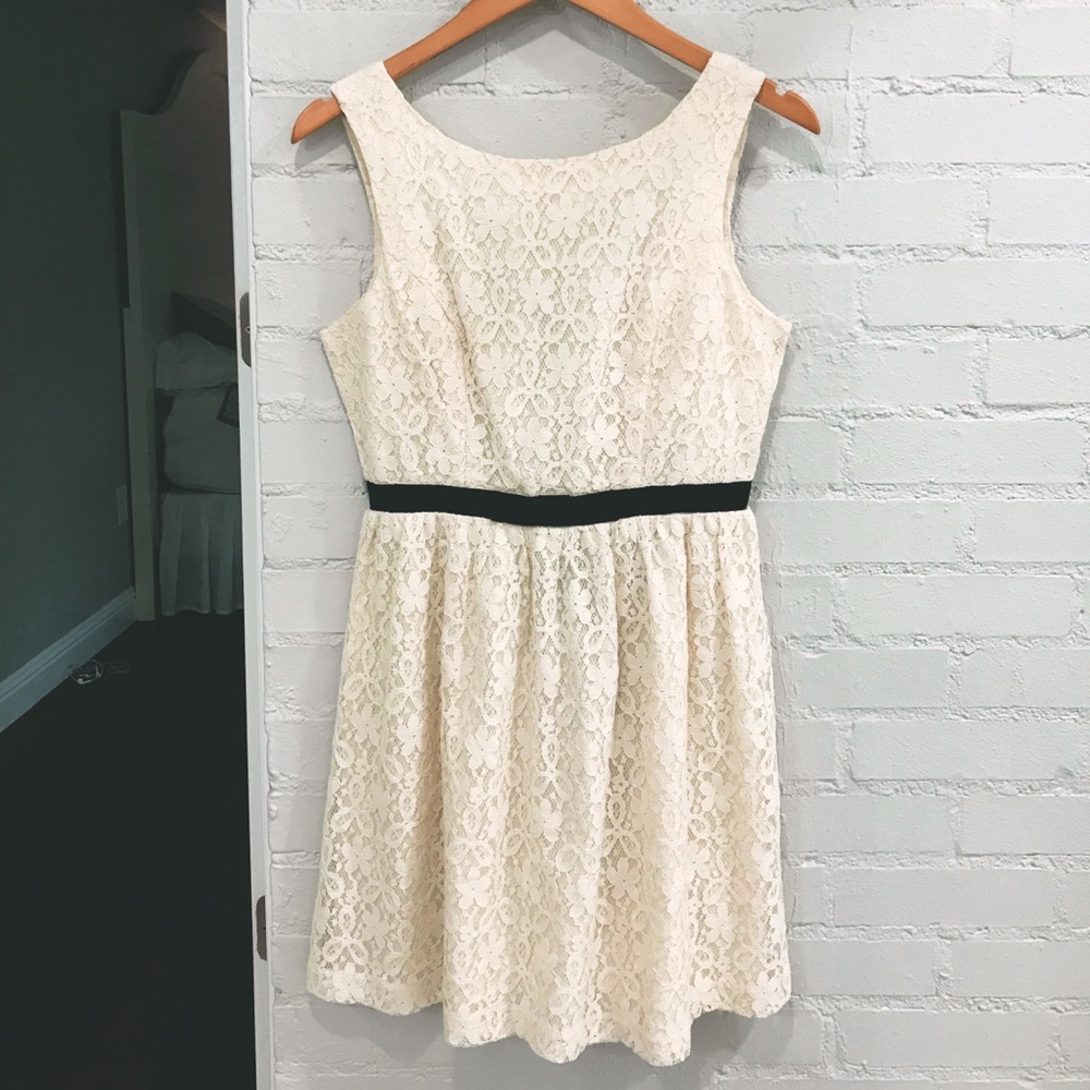 White Lace Dress 🎄